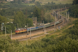 ЧС4Т-607 с поездом Тюмень-СПб прибывает на ст. Галич. 18.08.2008.